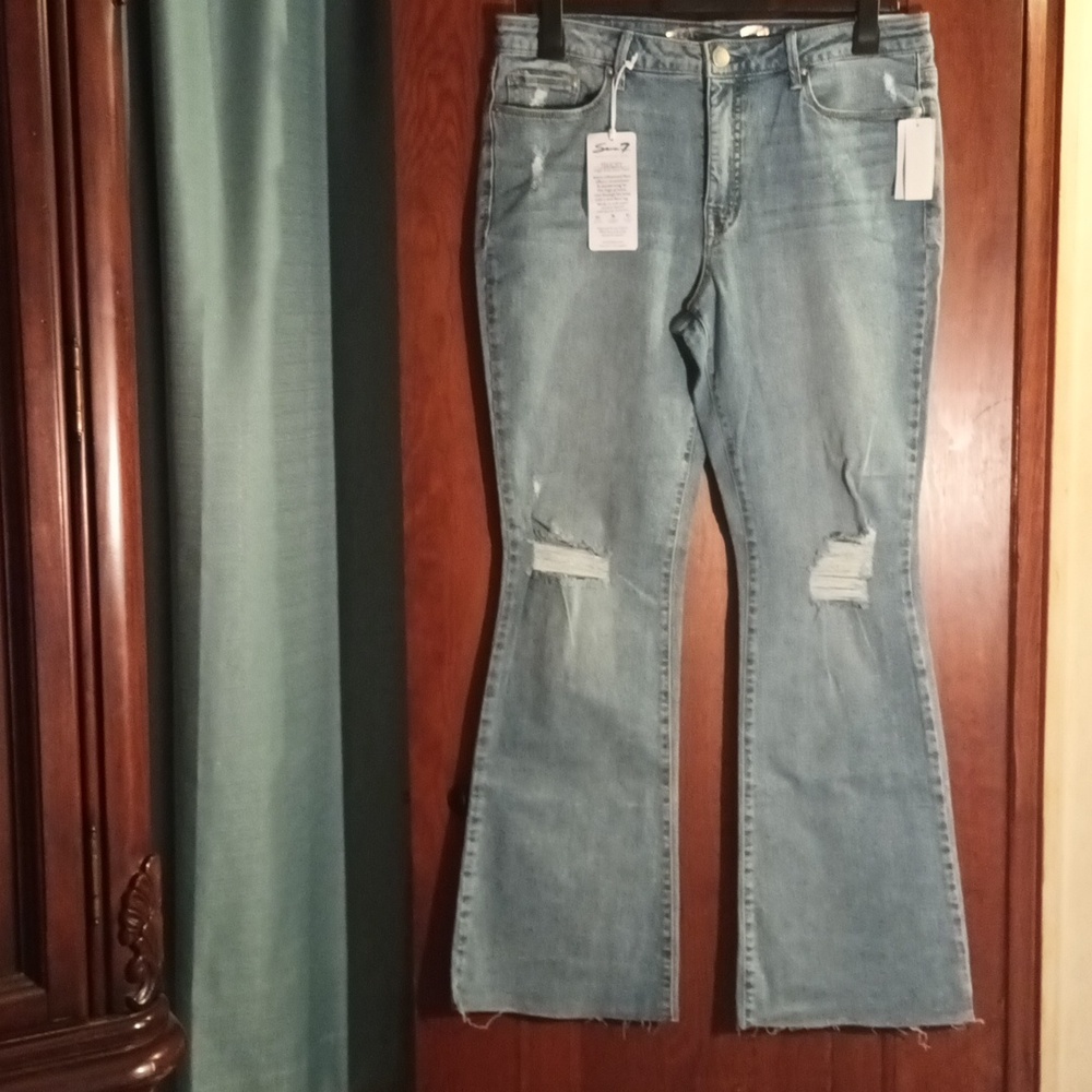 NWT Women's Size 12 Seven7 Felicity Slim Flare Jeans
